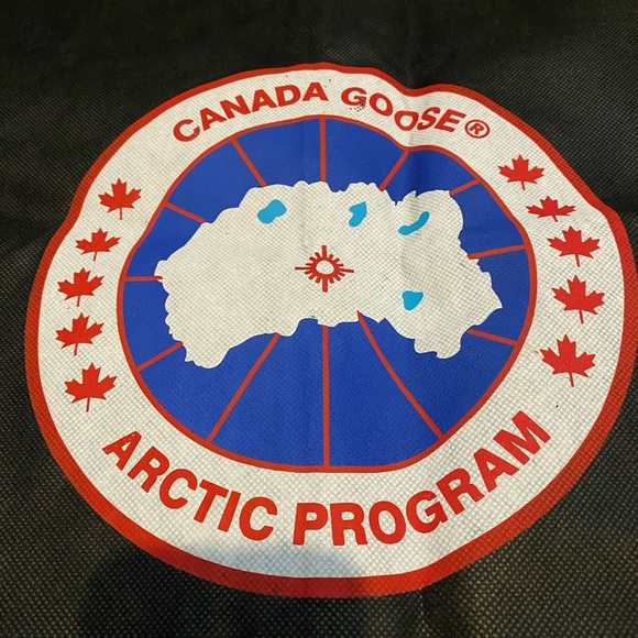 Canada Goose Dust Jacket zip up bag - Picture 5 of 5
